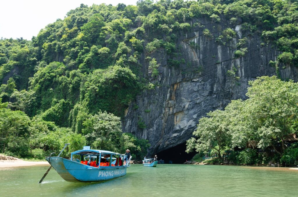 Top US lakes for a boat rental adventure