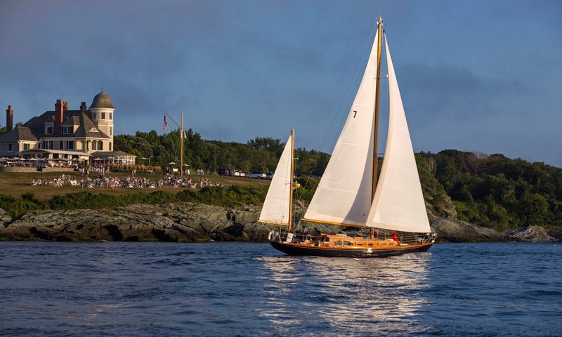 Top East Coast Destinations to Rent a Boat in